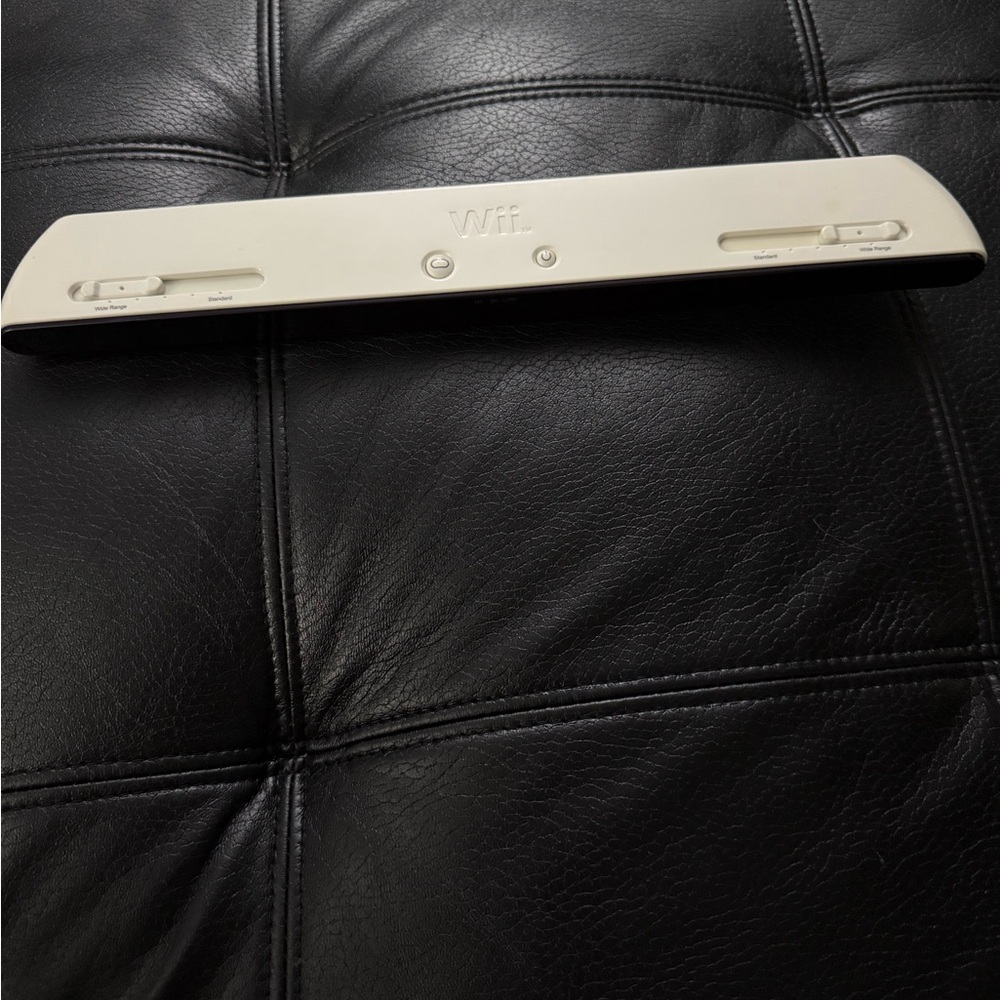 Nintendo Wii U Wide Range Wireless Ultra Sensor Bar White Tested and working